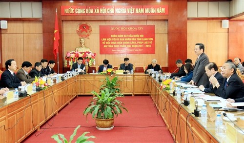 Phó Chủ tịch Quốc hội Phùng Quốc Hiển giám sát việc thực hiện chính sách, pháp luật về an toàn thực phẩm tại Lạng Sơn