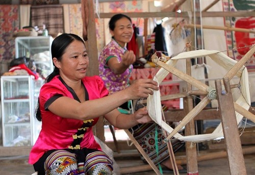 Phát triển nghề dệt thổ cẩm truyền thống của đồng bào người Thái ở Quỳ Châu