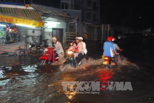 Thành phố Hồ Chí Minh: Mưa lớn bất thường giữa mùa khô