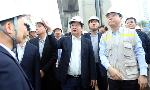 Phó Thủ tướng Trịnh Đình Dũng kiểm tra thực tế 2 tuyến đường sắt đô thị Hà Nội