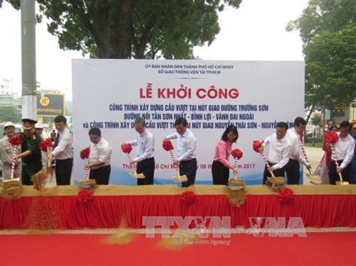 Khởi công dự án cầu vượt giải quyết ùn tắc cửa ngõ sân bay Tân Sơn Nhất
