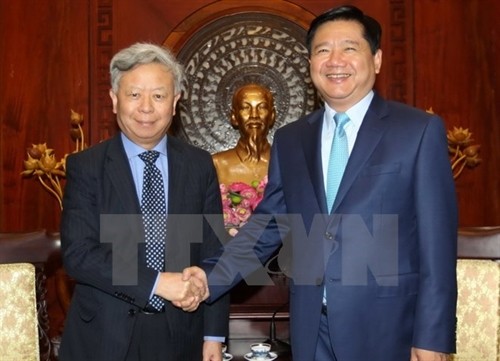 胡志明市委书记丁罗升会见亚洲基础设施投资银行行长