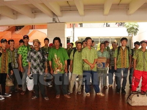 印尼释放27名越南渔民回国