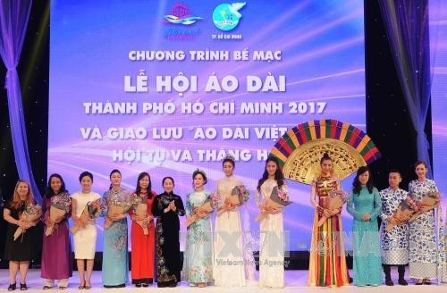 Hơn 70.000 người tham gia lễ hội Áo dài Thành phố Hồ Chí Minh lần 4 năm 2017