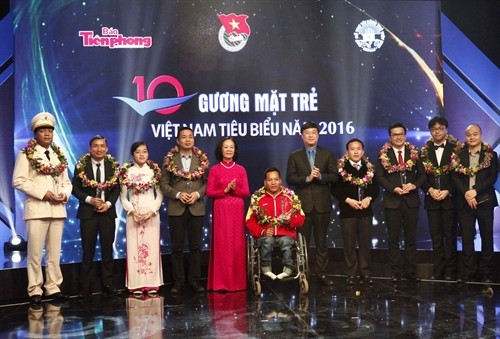 Vinh danh 10 Gương mặt trẻ Việt Nam tiêu biểu năm 2016