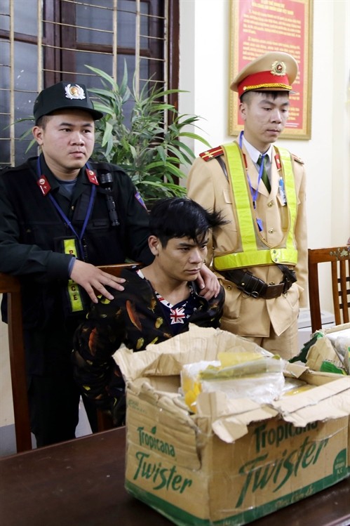Công an Lạng Sơn bắt một đối tượng vận chuyển 73 bánh heroin