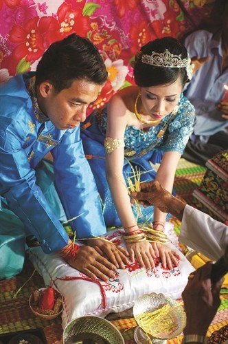Hoa cau trong lễ cưới của người Khmer Nam Bộ