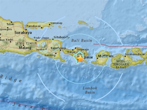 印尼巴厘岛发生6.4级地震造成多人受伤