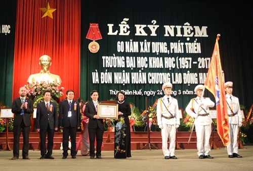 Phó Chủ tịch nước Đặng Thị Ngọc Thịnh dự lễ kỷ niệm 60 năm xây dựng, phát triển Trường Đại học Khoa học - Đại học Huế