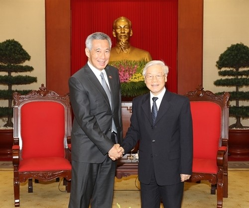 越共中央总书记阮富仲会见新加坡总理李显龙
