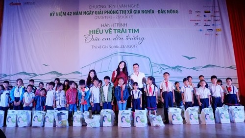 Trao 300 phần quà cho trẻ em có hoàn cảnh khó khăn tại tỉnh Đắk Nông