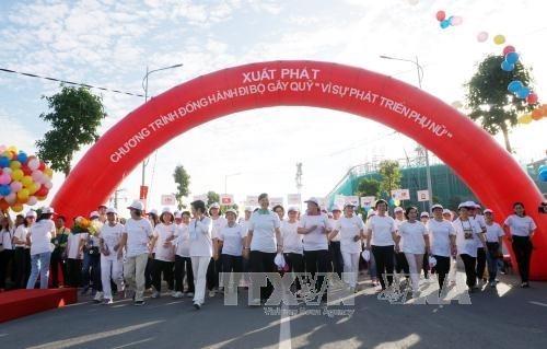 Thành phố Hồ Chí Minh: Hơn 5.000 người tham gia đi bộ gây quỹ “Vì sự phát triển phụ nữ”