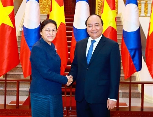 越南政府总理阮春福会见老挝国会主席巴妮•雅陶都