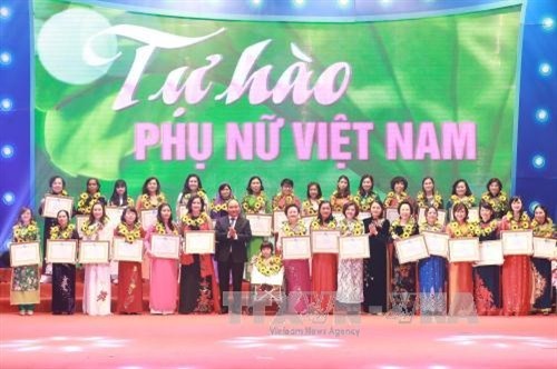 Thủ tướng dự chương trình "Tự hào Phụ nữ Việt Nam" và trao Giải thưởng Kovalevskaia