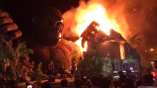 Bất cẩn gây cháy lớn thiêu rụi sân khấu ra mắt phim Kong: Skull Island