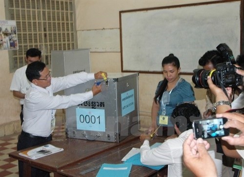 柬埔寨乡分区理事会选举：12个政党登记参选