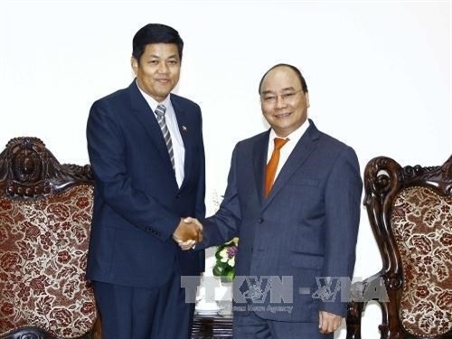 越南政府总理阮春福会见缅甸和卡塔尔驻越南大使