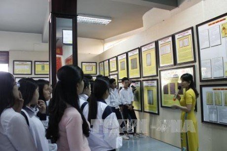 《黄沙与长沙归属越南——历史和法理依据》资料图片展在林同省举行