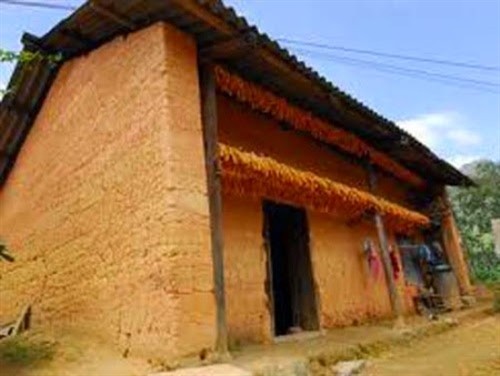 Nhà ở cổ truyền của đồng bào Mông