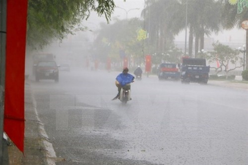 Nam Bộ nắng nóng, miền Bắc mưa dông, biển Đông đề phòng thời tiết nguy hiểm