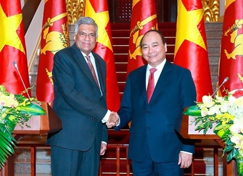 越南政府总理阮春福与斯里兰卡总理拉尼尔·维克勒马辛哈举行会谈