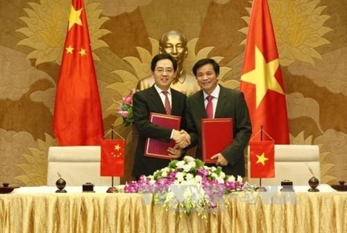 中国政府向越南国会赠送礼品