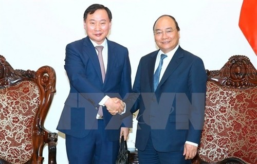 越南政府总理阮春福会见外国客人