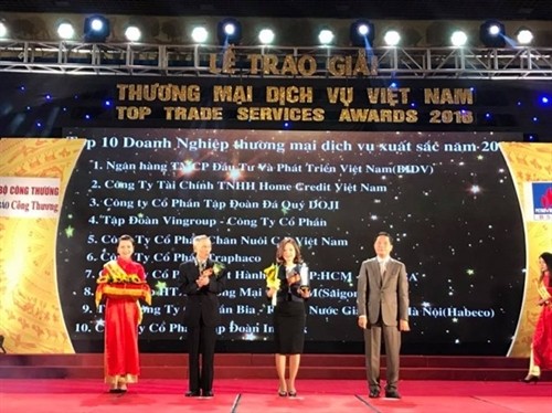 103个企业和企业家荣获“2016年越南最佳贸易服务企业”奖