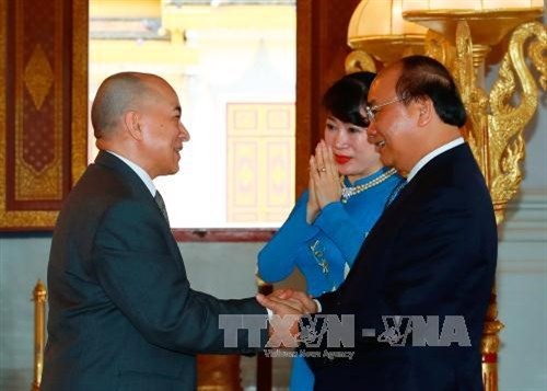 Thủ tướng Nguyễn Xuân Phúc yết kiến Quốc vương Campuchia Sihamoni