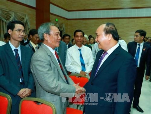 Thủ tướng Nguyễn Xuân Phúc thăm cán bộ, nhân viên Đại sứ quán và đại diện cộng đồng người Việt Nam tại Campuchia