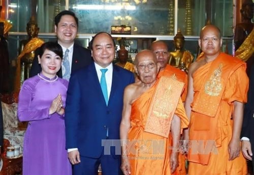 阮春福总理会见柬埔寨大宗派最高僧王狄旺长老和柬越友好协会代表团