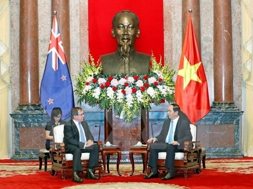 陈大光主席会见新西兰外交部长默里・麦卡利