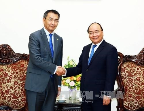 越南政府总理阮春福会见蒙古国外长蒙赫奥尔吉勒