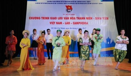 Giao lưu sinh viên ba nước Việt Nam - Lào - Campuchia