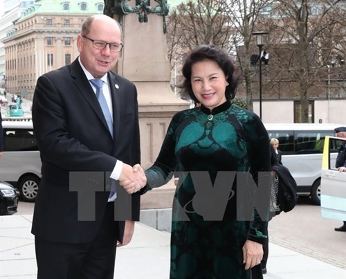 越南国会主席阮氏金银同瑞典议会议长乌尔班·阿林举行会谈