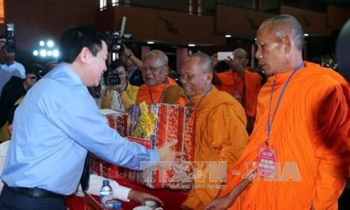 王廷惠副总理向朔庄省高棉族同胞致以新年祝福