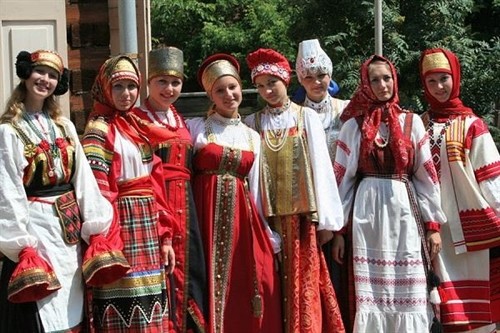 Trang phục truyền thống của phụ nữ Nga