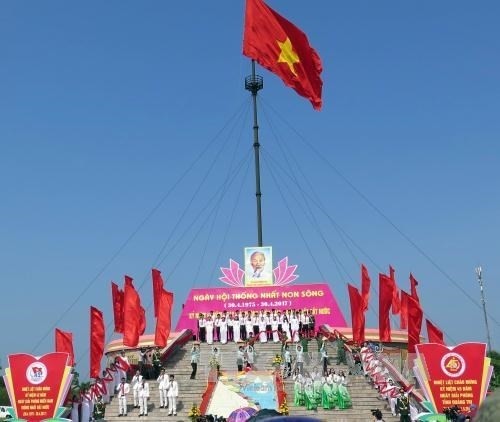 “统一江山”升旗仪式在广治省隆重举行