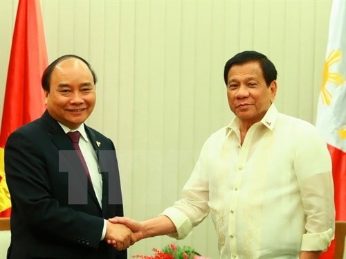 政府总理阮春福会见菲律宾总统杜特尔特