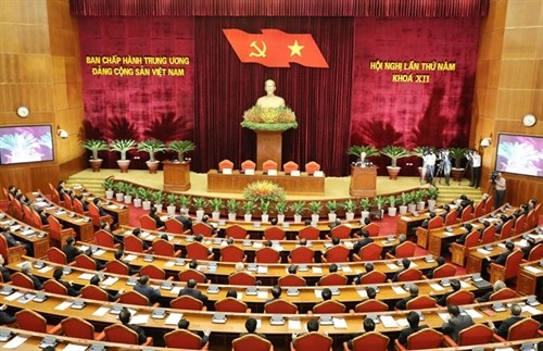 越共第十二届五中全会落幕 颁发三项经济决议
