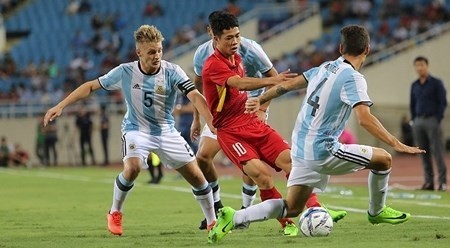 越南U23足球队以0比5输给阿根廷U20足球队