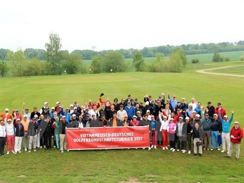 越南驻德大使馆举行德越高尔夫球友谊赛 近100名德国人和旅德越南人参赛