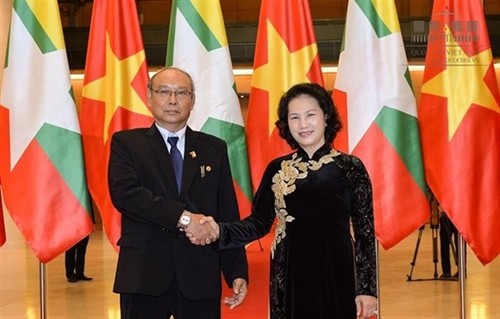 越南国会主席阮氏金银与缅甸上议院议长曼温凯丹举行会谈