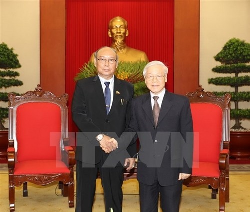 阮富仲和阮春福分别会见缅甸上议院议长曼温凯丹