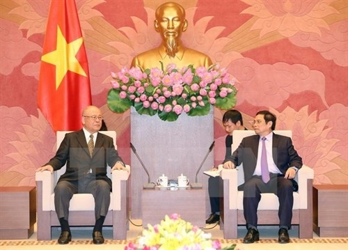 越共中央组织部部长范明正会见日越友好议员联盟特别顾问