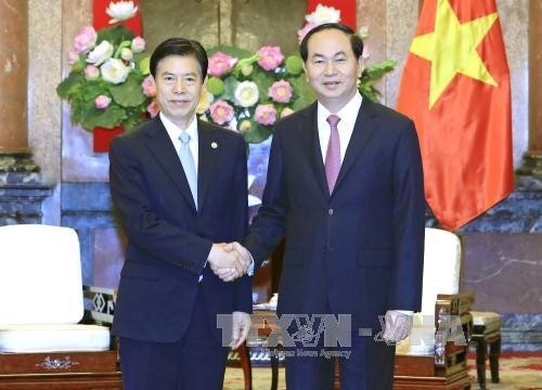 越南国家主席陈大光会见中国商务部长钟山