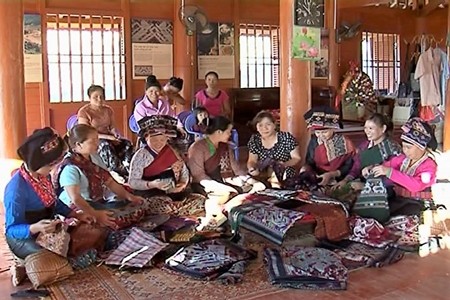 Nỗ lực giữ nghề dệt thổ cẩm của đồng bào dân tộc Lào