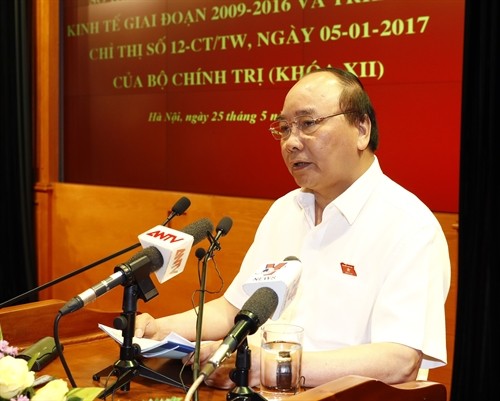 阮春福总理：公安部门要主动掌握情况，认清危害国家经济的威胁，当好党和国家参谋助手