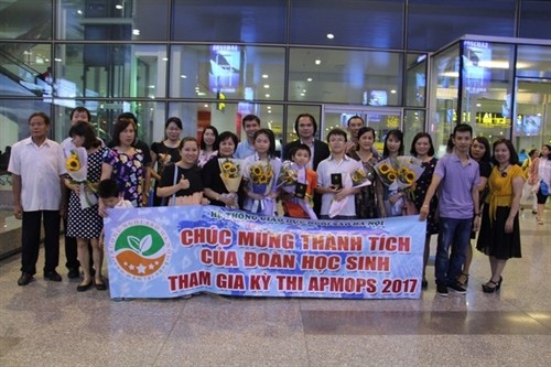 越南学生在亚太地区数学奥林匹克竞赛获得4枚金牌