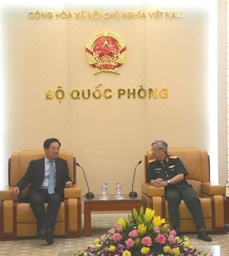 国防部副部长阮志咏会见中国和捷克驻越大使